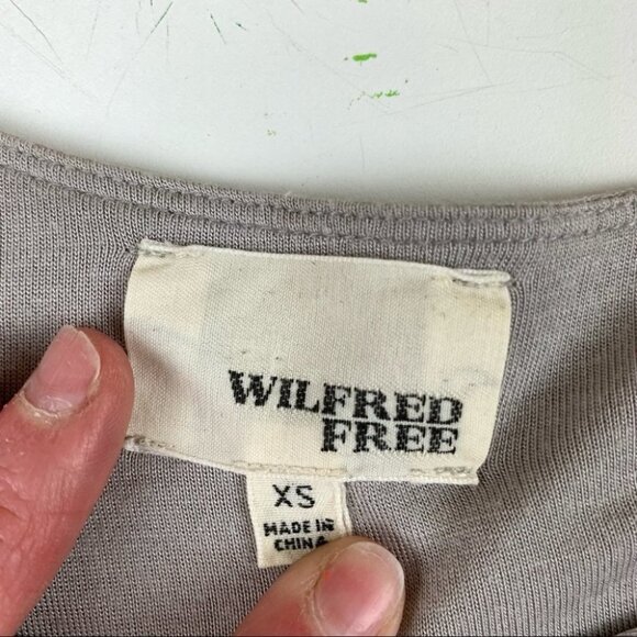 Aritzia Wilfred  Free Grey Short Sleeve Scoop Neck T-shirt - Picture 3 of 8